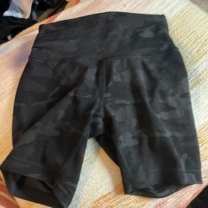 Lululemon wunder under biker shorts